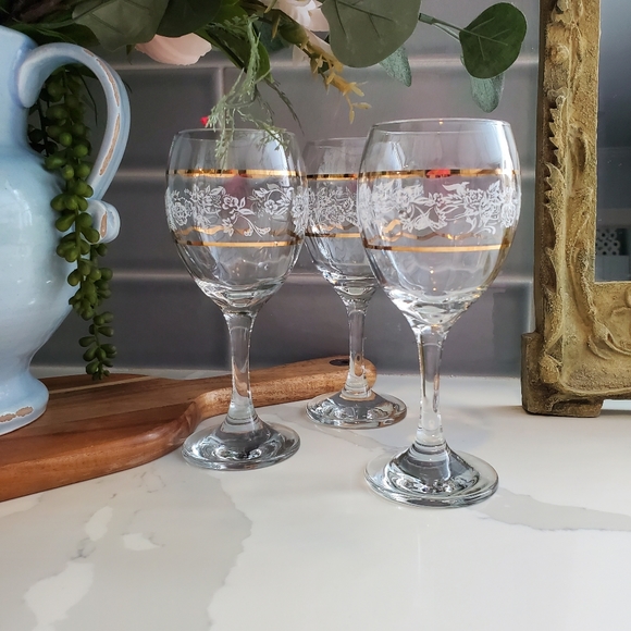 3 Vintage Pasabahce Wine Glasses Swirl with White Embossed Flowers and Gold Ring - Picture 1 of 7